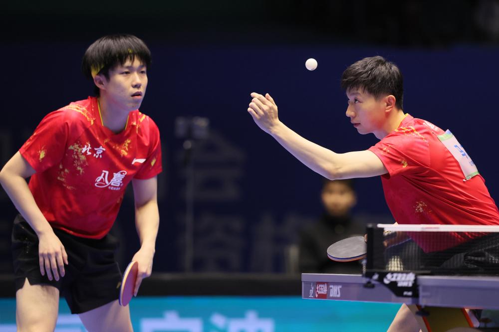 3377小游戏大全：林高远／王艺迪赢球后去和对方教练握手，结果对方教练睡着了